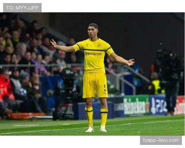 阿什拉夫长传建功，助球队逆转取胜成比赛转折点