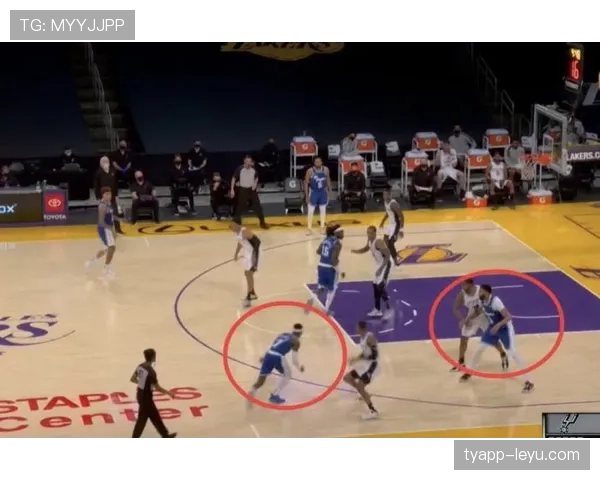 戴维斯战术适应能力显著提升，球队动态比赛表现引关注