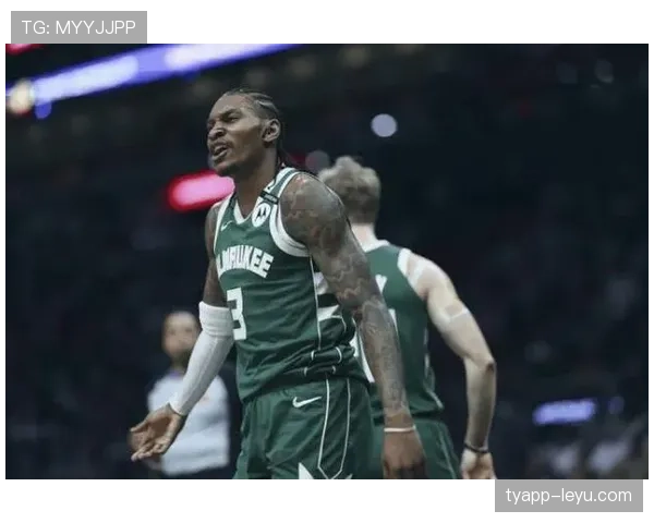 替补波蒂斯用无球掩护为字母哥拉开空间提升效率