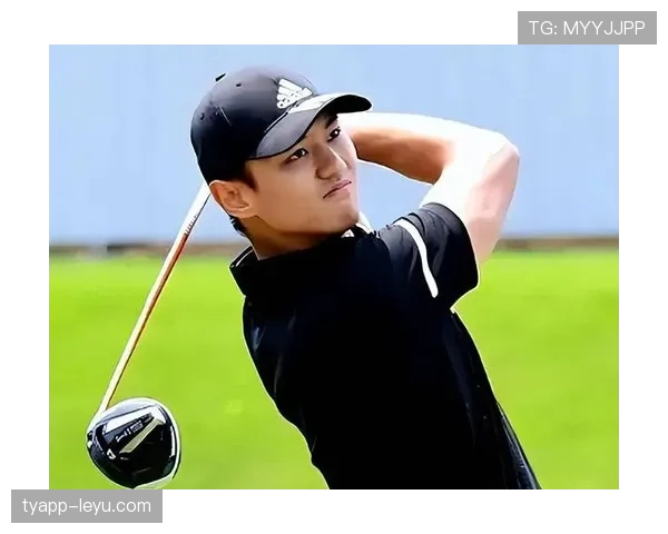 刚刷到宁泽涛随手一拍，背景那堆奢侈品把我这个月工资瞬间打回原形